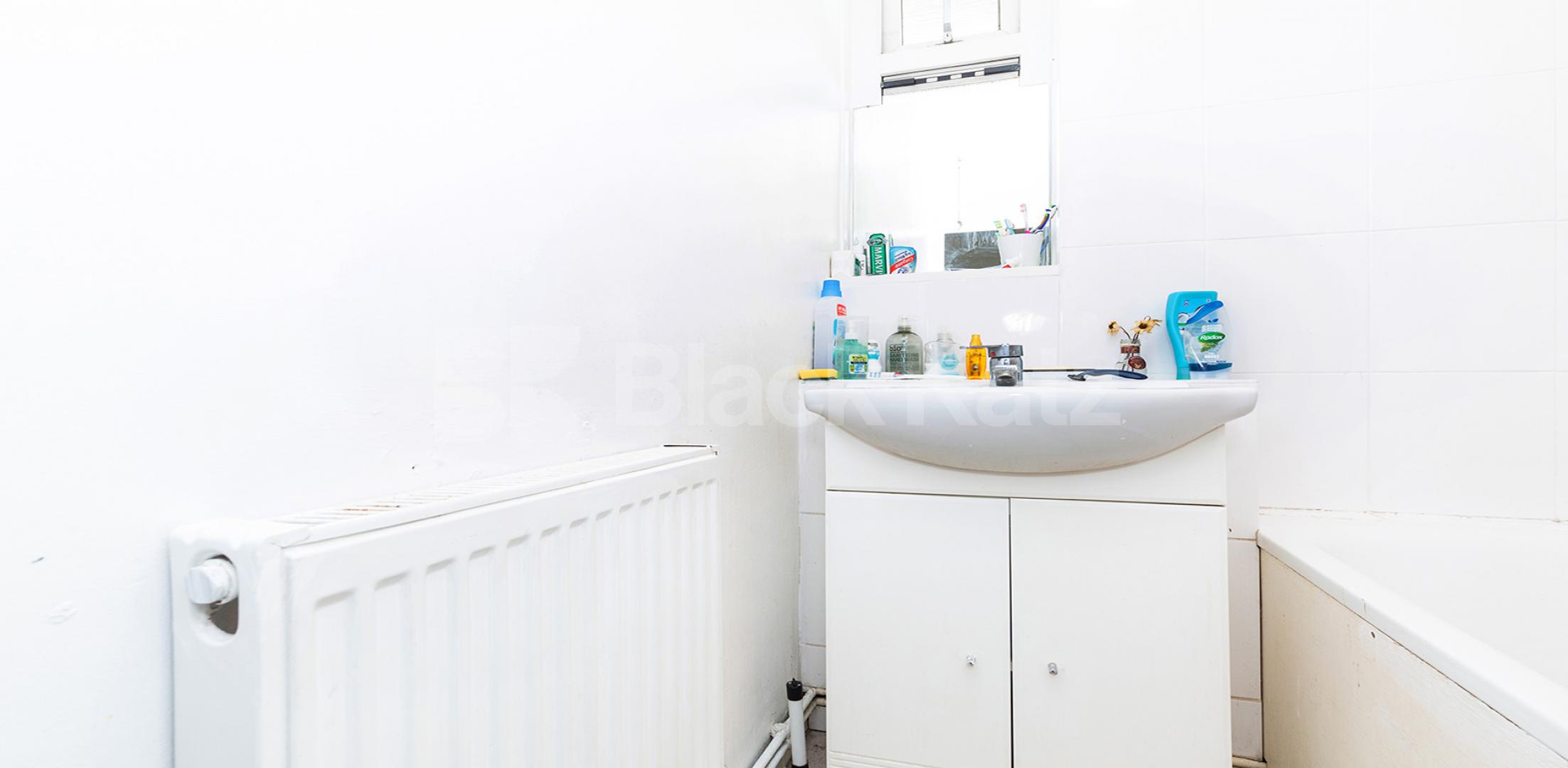 			4 Bedroom, 1 bath, 1 reception Apartment			 OLD FORD ROAD, BETHNAL GREEN-HACKNEY-LONDON FIELDS